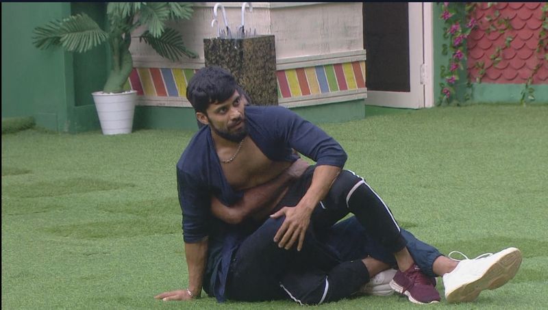 dirty topics in bigg boss 5 telugu and siri shanmuk jaswanth in one bedsheet and sriram hamidha hottest romance after lights off