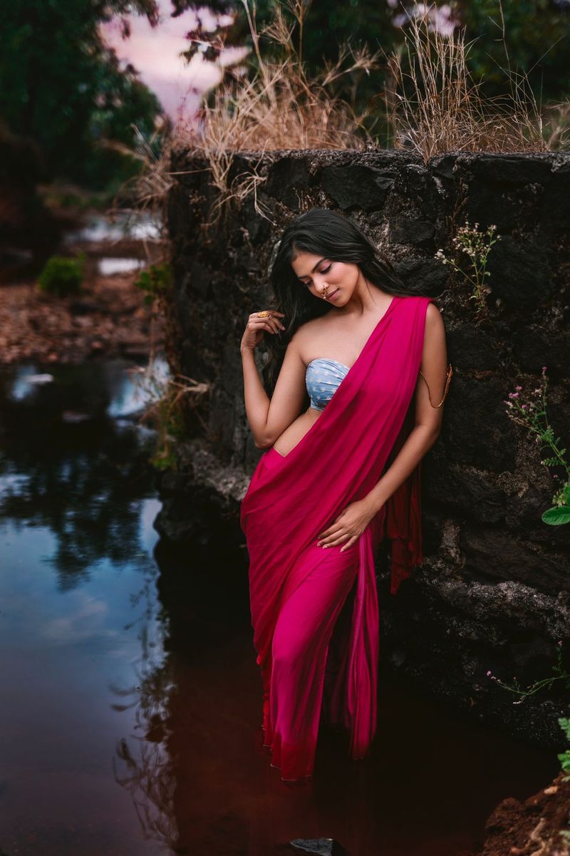 vijay master fame malavika mohanan hot cleavage show