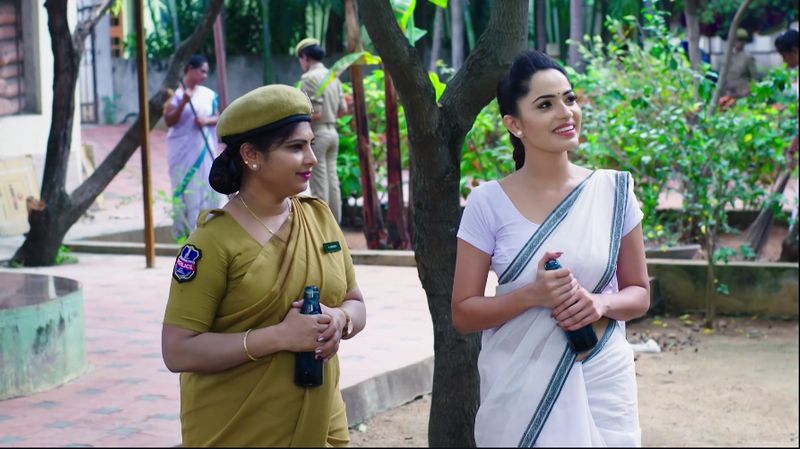 vantalakka alias deepa met with an accident in todays karthika deepam serial episode