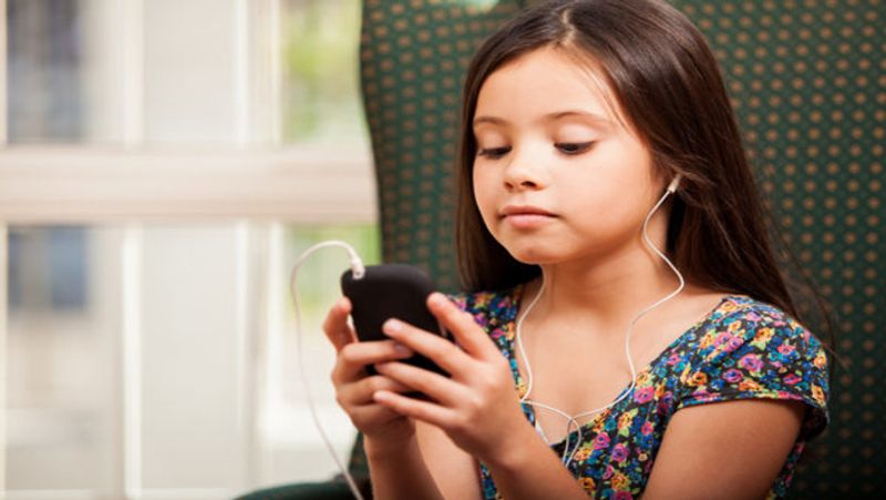 Health Tips keep 7 precautions while using headphones and earphones