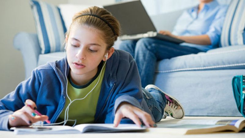 Health Tips keep 7 precautions while using headphones and earphones