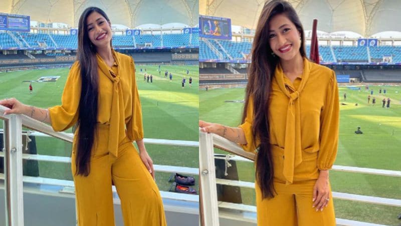 Yuzvendra chahal wife Dhanashree Verma looks hot and glamorous during RCB match in IPL 2021 spb