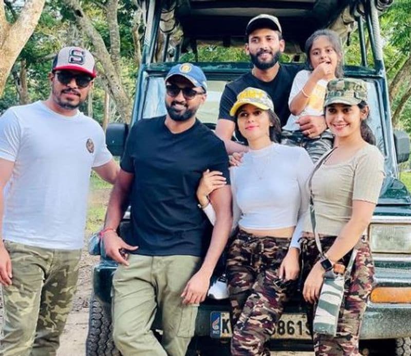 Kannada actress Kavya Gowda takes a jolly trip to Kabini with her family vcs