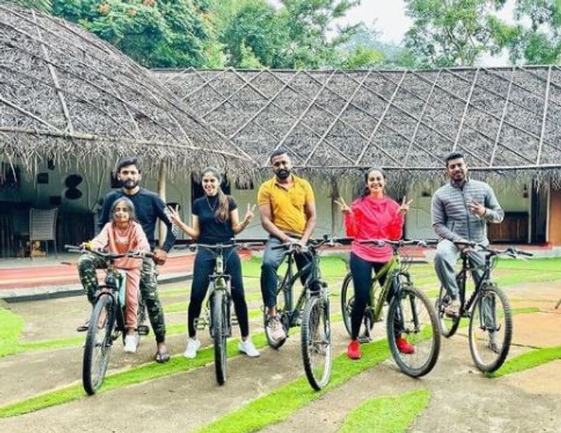 Kannada actress Kavya Gowda takes a jolly trip to Kabini with her family vcs