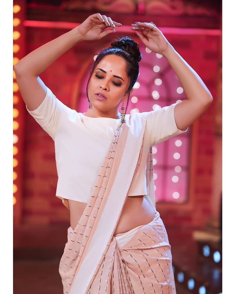 Anchor Anasuya hot show in latest saree photoshoot