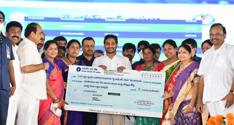 YS Jagan launches ysr asar scheme at ongole