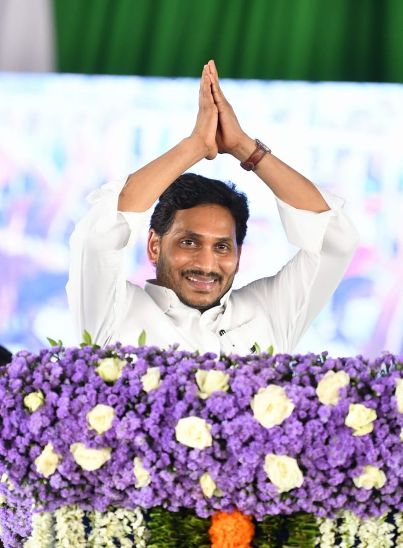 YS Jagan launches ysr asar scheme at ongole