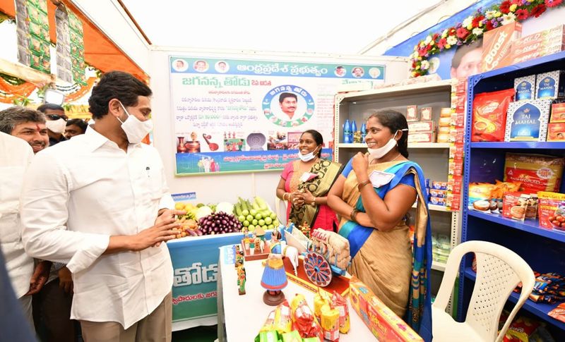 YS Jagan launches ysr asar scheme at ongole