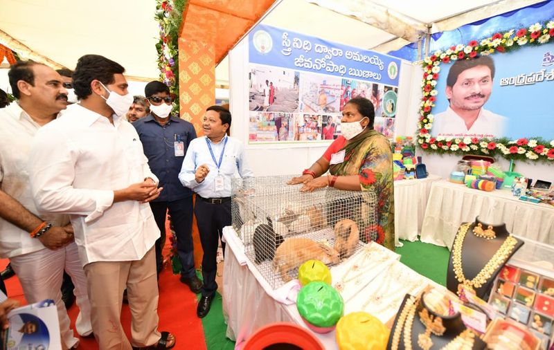 YS Jagan launches ysr asar scheme at ongole