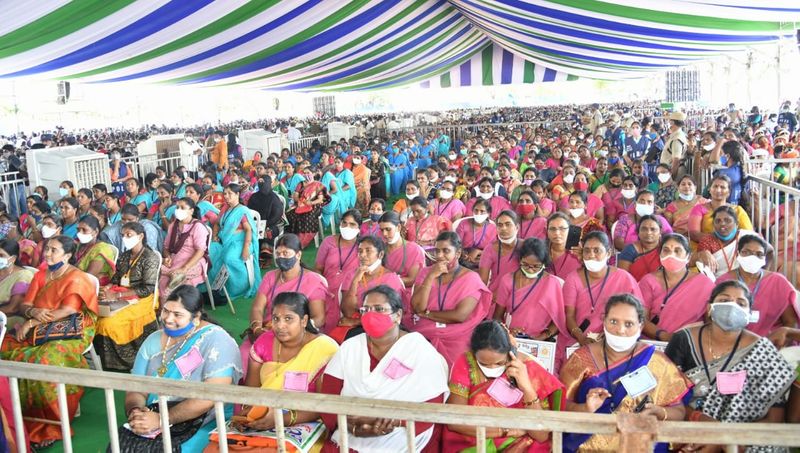 YS Jagan launches ysr asar scheme at ongole