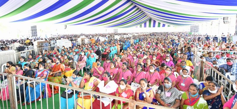 YS Jagan launches ysr asar scheme at ongole
