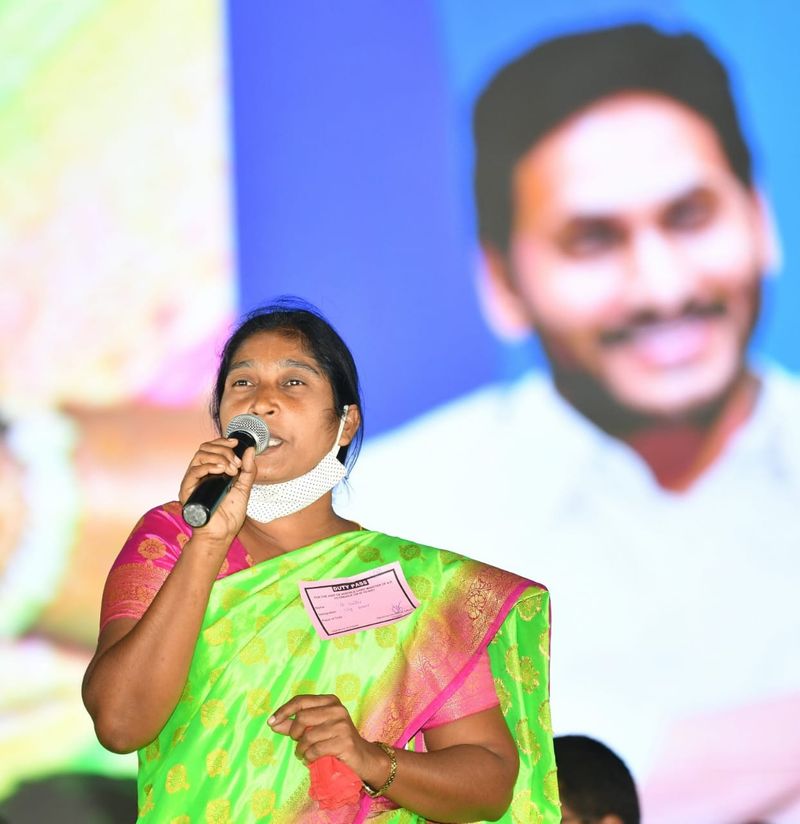 YS Jagan launches ysr asar scheme at ongole
