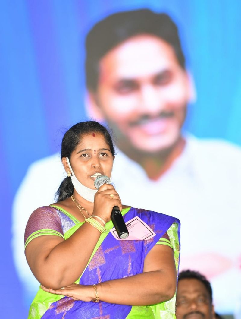 YS Jagan launches ysr asar scheme at ongole