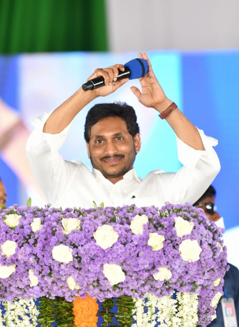 YS Jagan launches ysr asar scheme at ongole