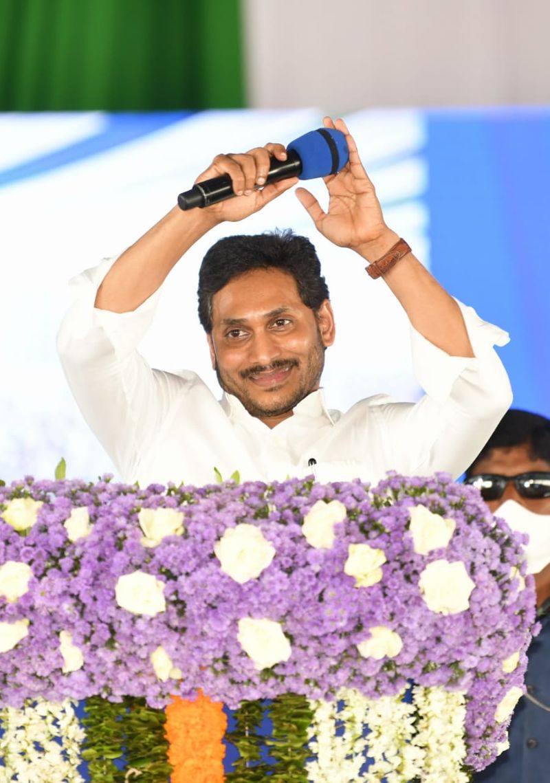 YS Jagan launches ysr asar scheme at ongole