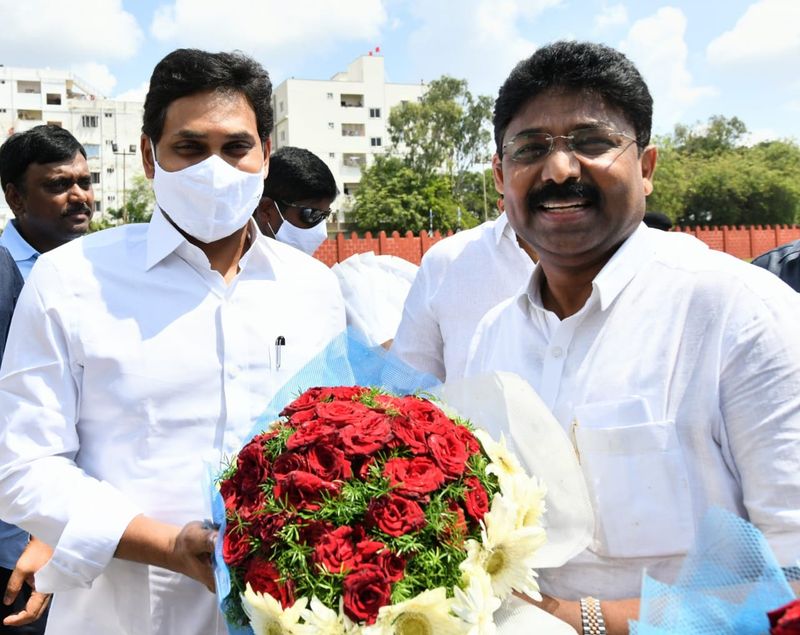 YS Jagan launches ysr asar scheme at ongole
