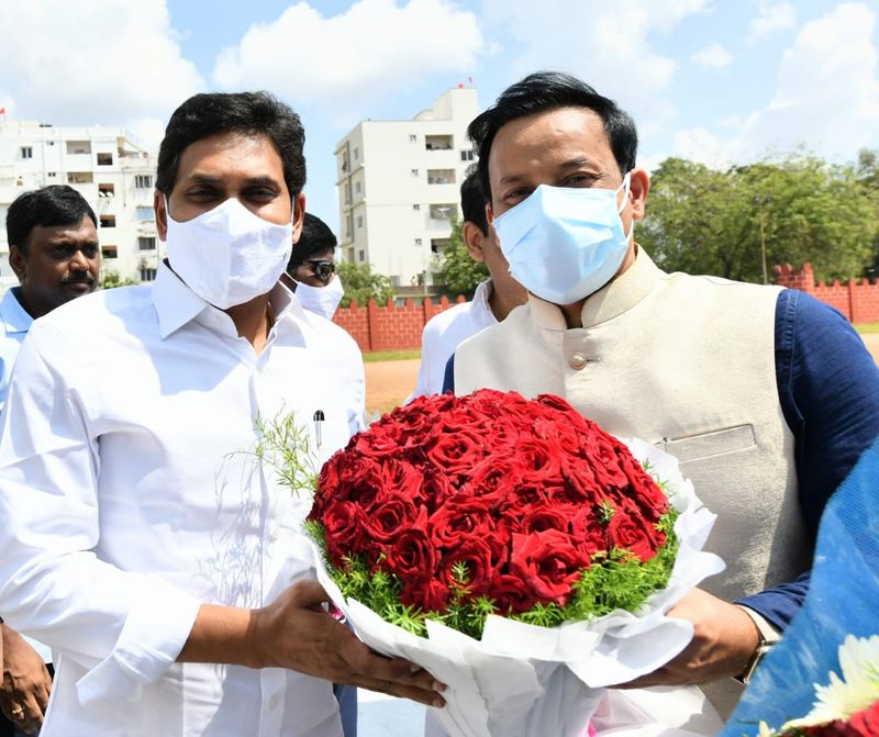 YS Jagan launches ysr asar scheme at ongole