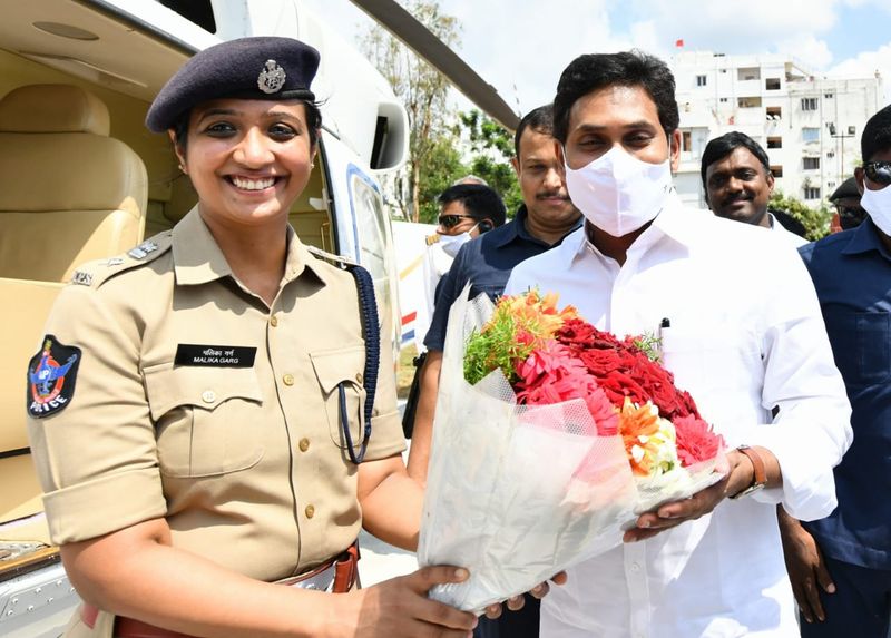 YS Jagan launches ysr asar scheme at ongole