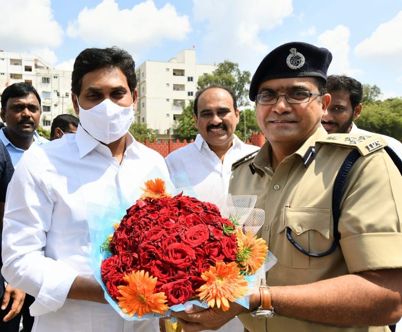 YS Jagan launches ysr asar scheme at ongole