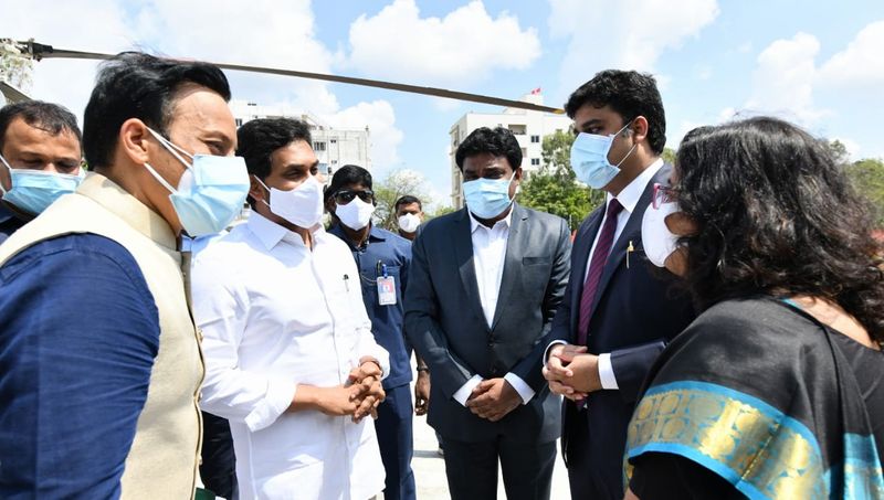 YS Jagan launches ysr asar scheme at ongole