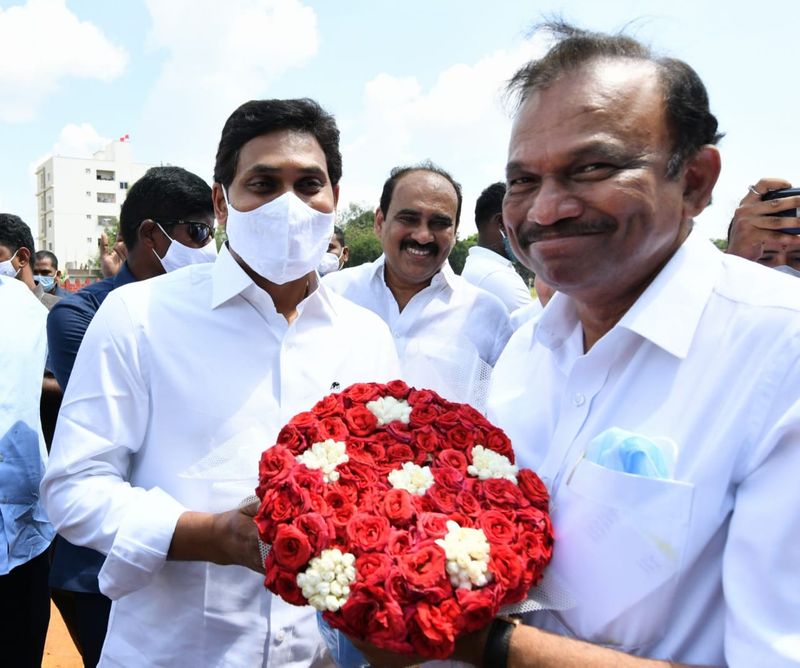 YS Jagan launches ysr asar scheme at ongole