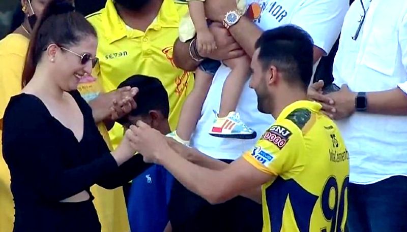 IPL 2021: CSK Player deepak chahar proposed his girlfriend in ground and she said yes
