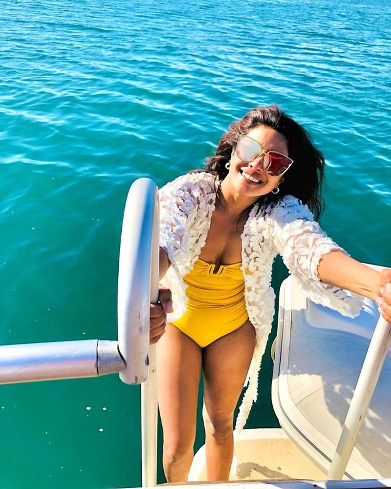 Priyanka Chopra hot poses in bikini, latest pics goes viral