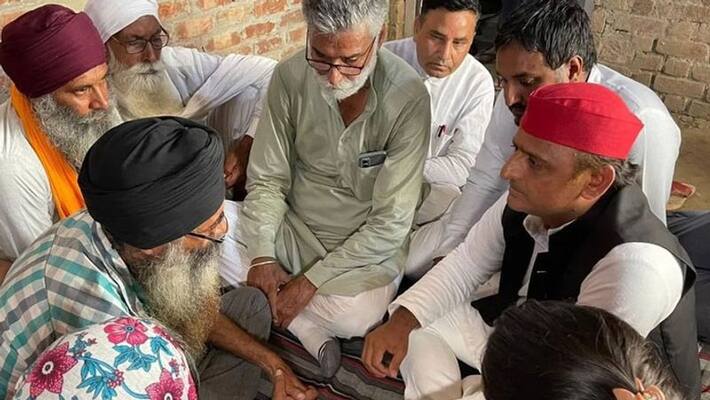 SP chief and former UP CM Akhilesh Yadav on met families of farmers affected by Lakhimpur Kheri violence News And Updates SP chief and former UP CM Akhilesh Yadav on met families of farmers affected by Lakhimpur Kheri violence News And Updates