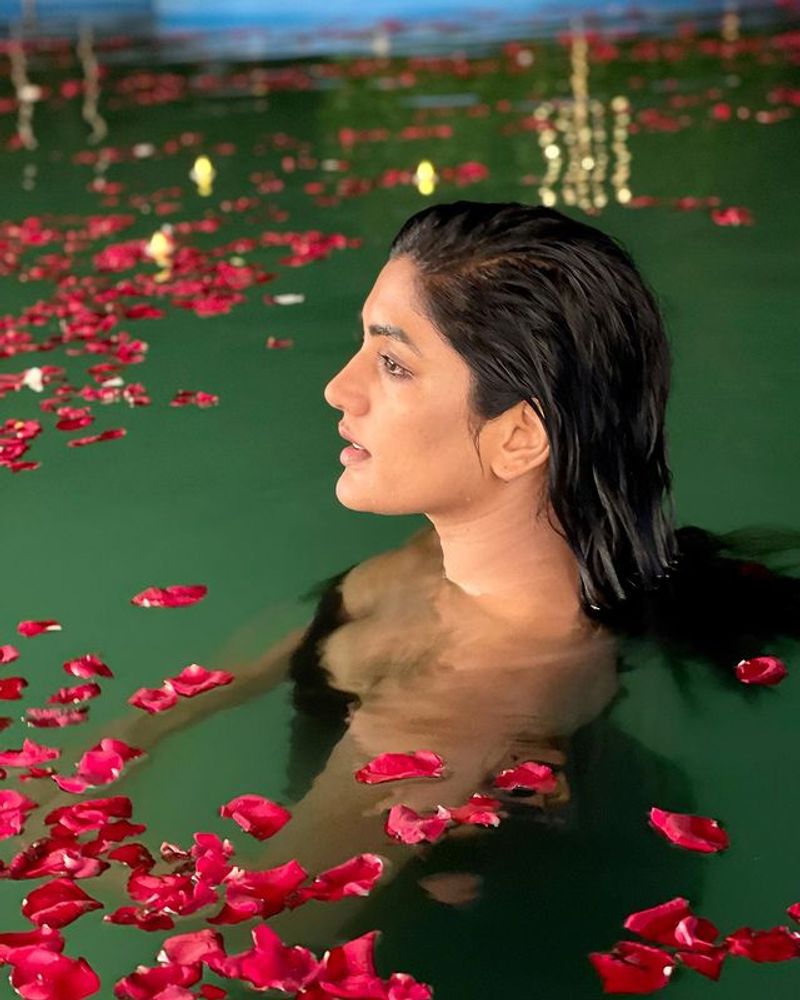 eesha rebba under water poses is just stunning