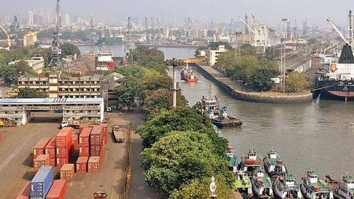 DRI raid on Mumbai port, drugs worth 125 crores recovered DRI raid on Mumbai port, drugs worth 125 crores recovered