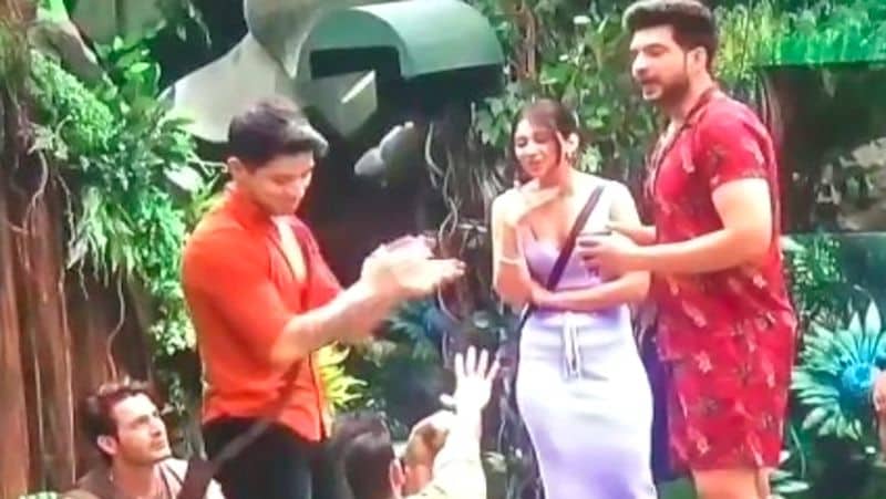 Bigg Boss 15, Pratik Sehajpal was caught breaking bathroom lock while Vidhi Pandya was inside having bath