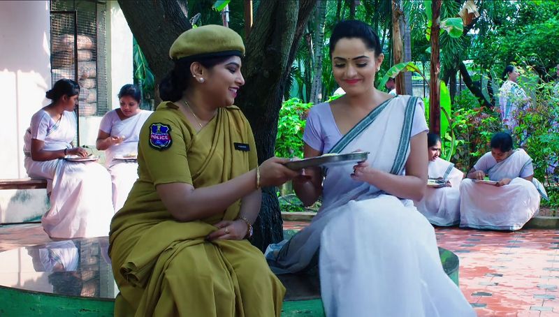 vantalakka met with an accident and serial takes you turn in todays karthika deepam serial episode