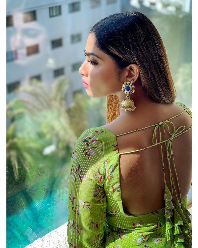 Biggboss Shivani Narayanan looks pretty poses in a trational outfit photos