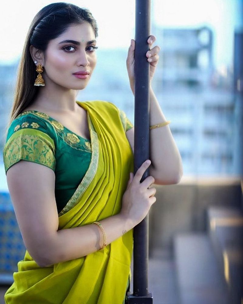 Biggboss Shivani Narayanan looks pretty poses in a trational outfit photos