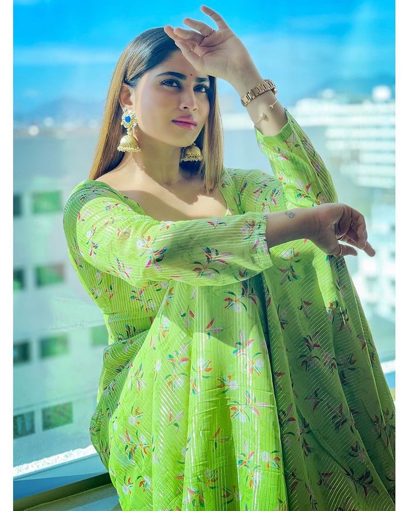 Biggboss Shivani Narayanan looks pretty poses in a trational outfit photos
