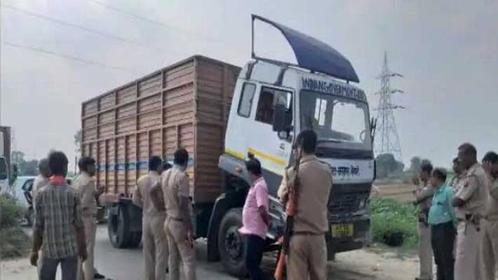 uttar pradesh container carrying new notes from RBI suddenly broke down, 5 hours police kept getting upset In Meerut uttar pradesh container carrying new notes from RBI suddenly broke down, 5 hours police kept getting upset In Meerut