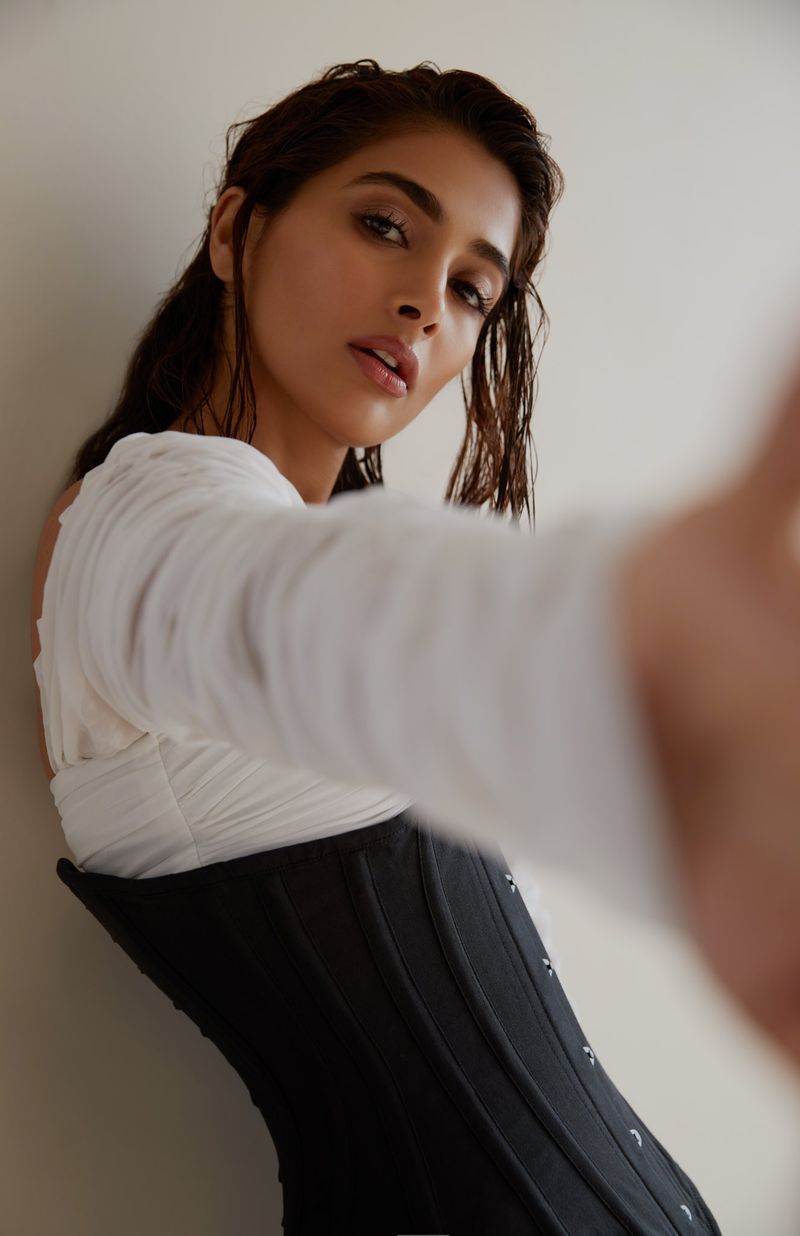 pooja hegde shared new hot pics its shake internet