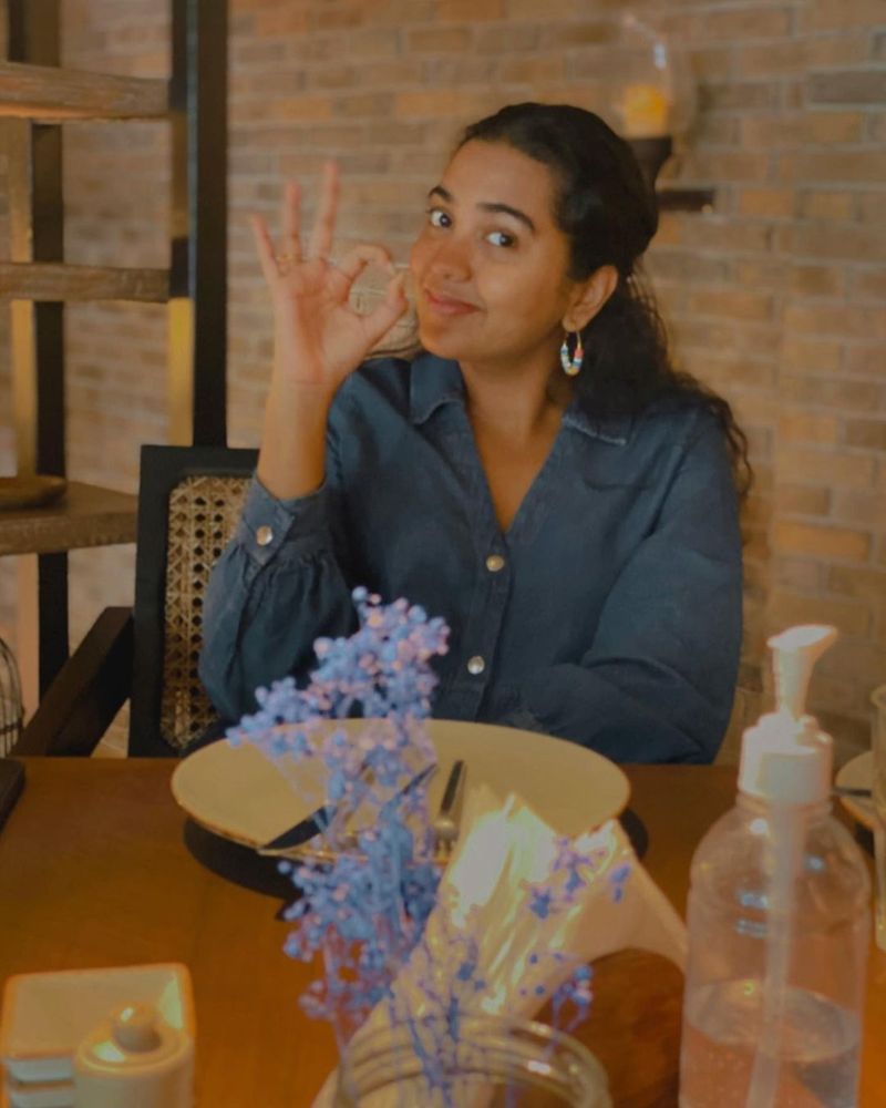 shivathmika rajashekar cute pose without make up pics viral