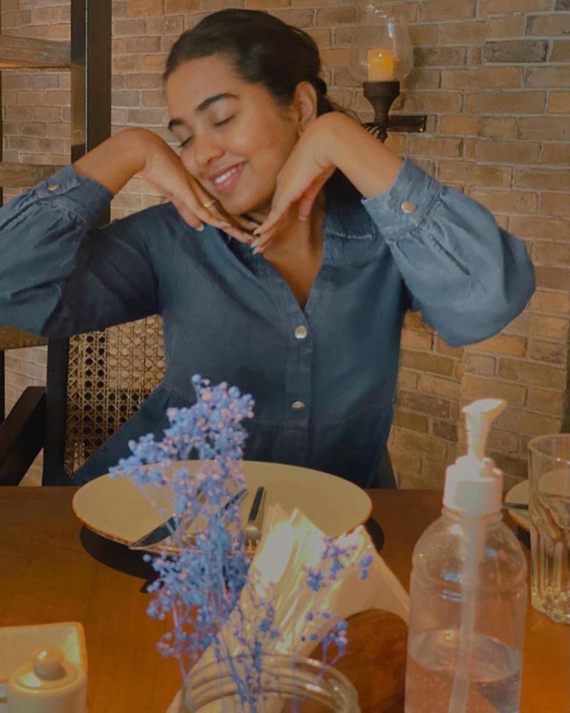 shivathmika rajashekar cute pose without make up pics viral