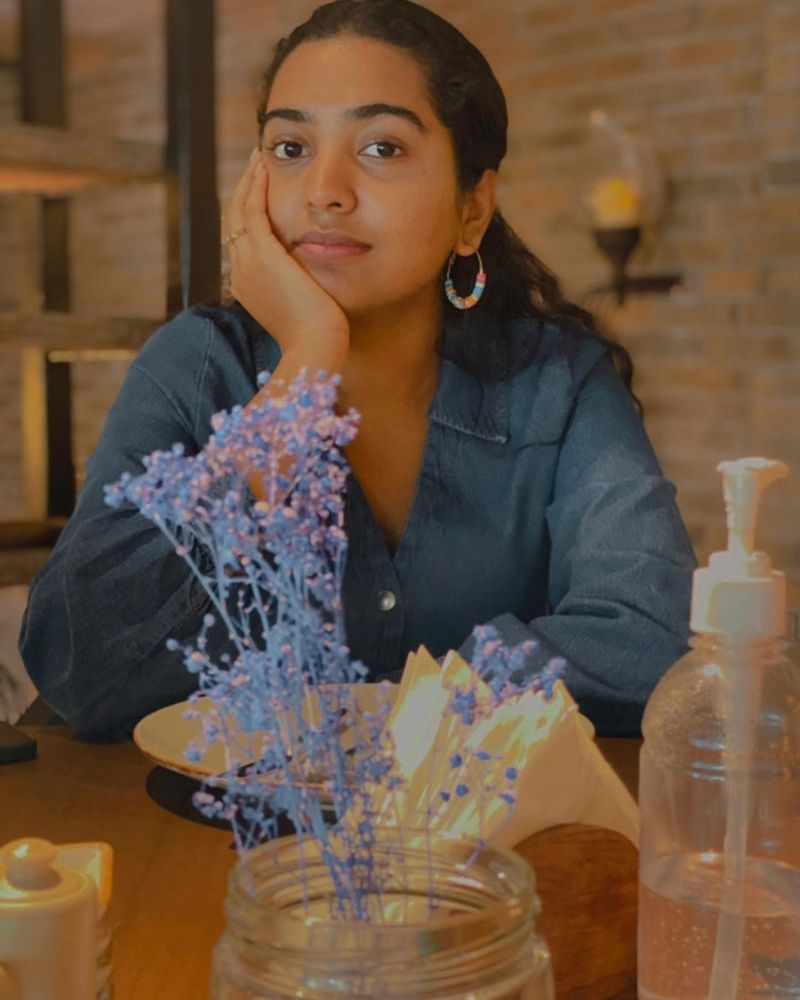 shivathmika rajashekar cute pose without make up pics viral