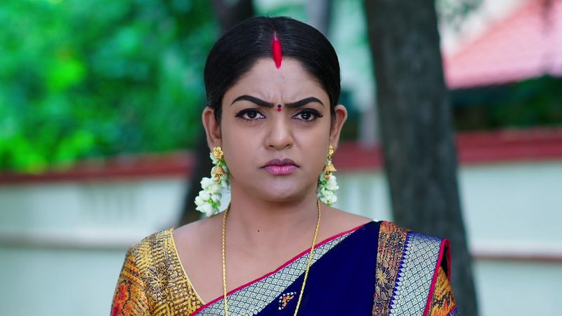 Priyamani requests Deepa to help her find a job In todays karthika deepam serial episode