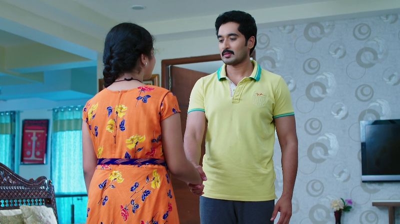 Priyamani requests Deepa to help her find a job In todays karthika deepam serial episode