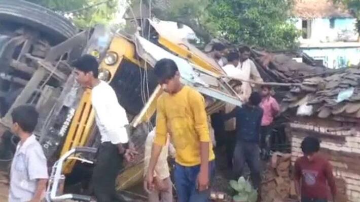 Madhya Pradesh, accident in damoh, brother sisters died and parents inhured Madhya Pradesh, accident in damoh, brother sisters died and parents inhured