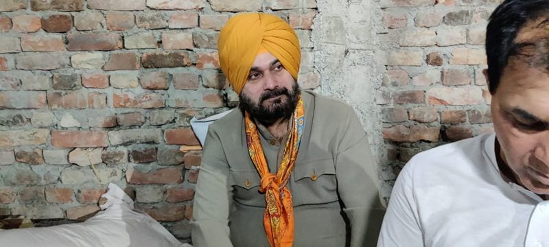 Lakhimpur Kheri navjot singh sidhu goes on a hunger strike at the house of a slain journalist