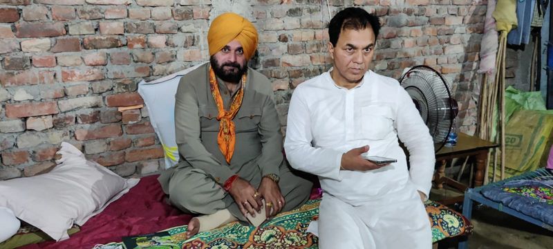 Lakhimpur Kheri navjot singh sidhu goes on a hunger strike at the house of a slain journalist