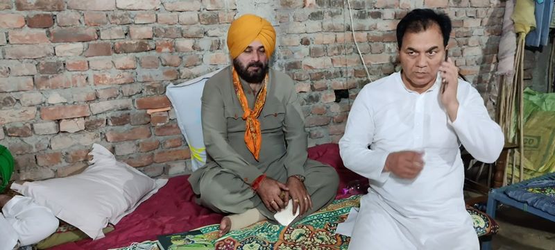 Lakhimpur Kheri navjot singh sidhu goes on a hunger strike at the house of a slain journalist