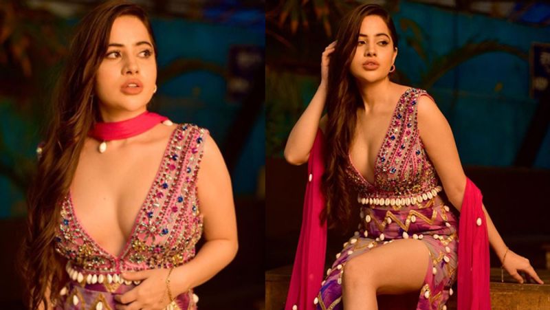 Urfi Javed shows off her tattoo, rakhi sawant praise her