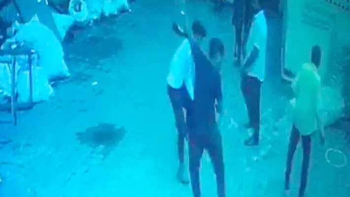 rowdies attacking young man in ambattur rowdies attacking young man in ambattur