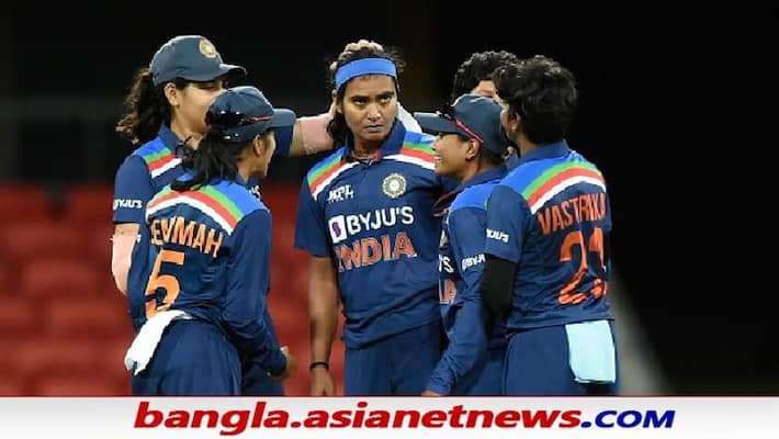 India Women vs Australia Women - Shikha Pandey delivers ball of the century, video goes viral ALB India Women vs Australia Women - Shikha Pandey delivers ball of the century, video goes viral ALB