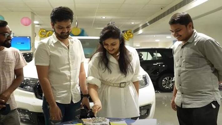 Sreemukhi gifts costly car to her brother Sreemukhi gifts costly car to her brother